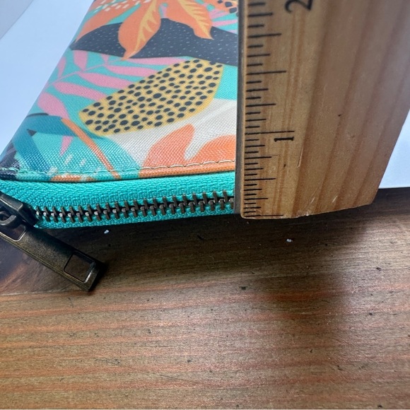 Wander Vibrant Tropical Artistic Print Zippered Wallet Abstract Floral Motifs - Picture 5 of 15